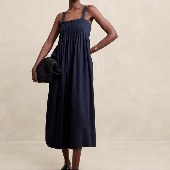 Banana Republic Factory Dresses & Skirts - NWT Bananna Republic Factory Linen-Blend Drapey Midi Dress - Navy - XSP